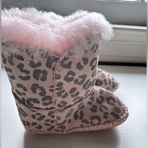 UGG Baby Boots in Leopard print, Size :Small: newborn to 3 months